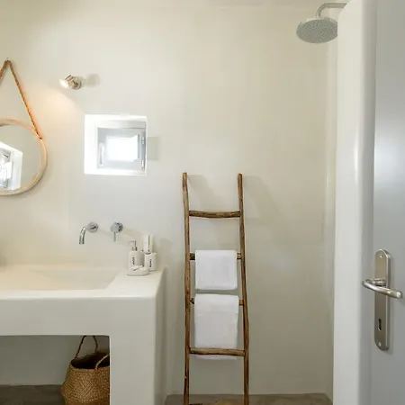 Sandy & Salty Pýrgos