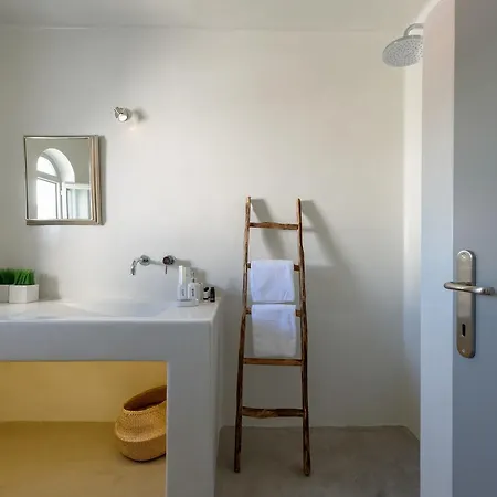 Sandy & Salty Pýrgos